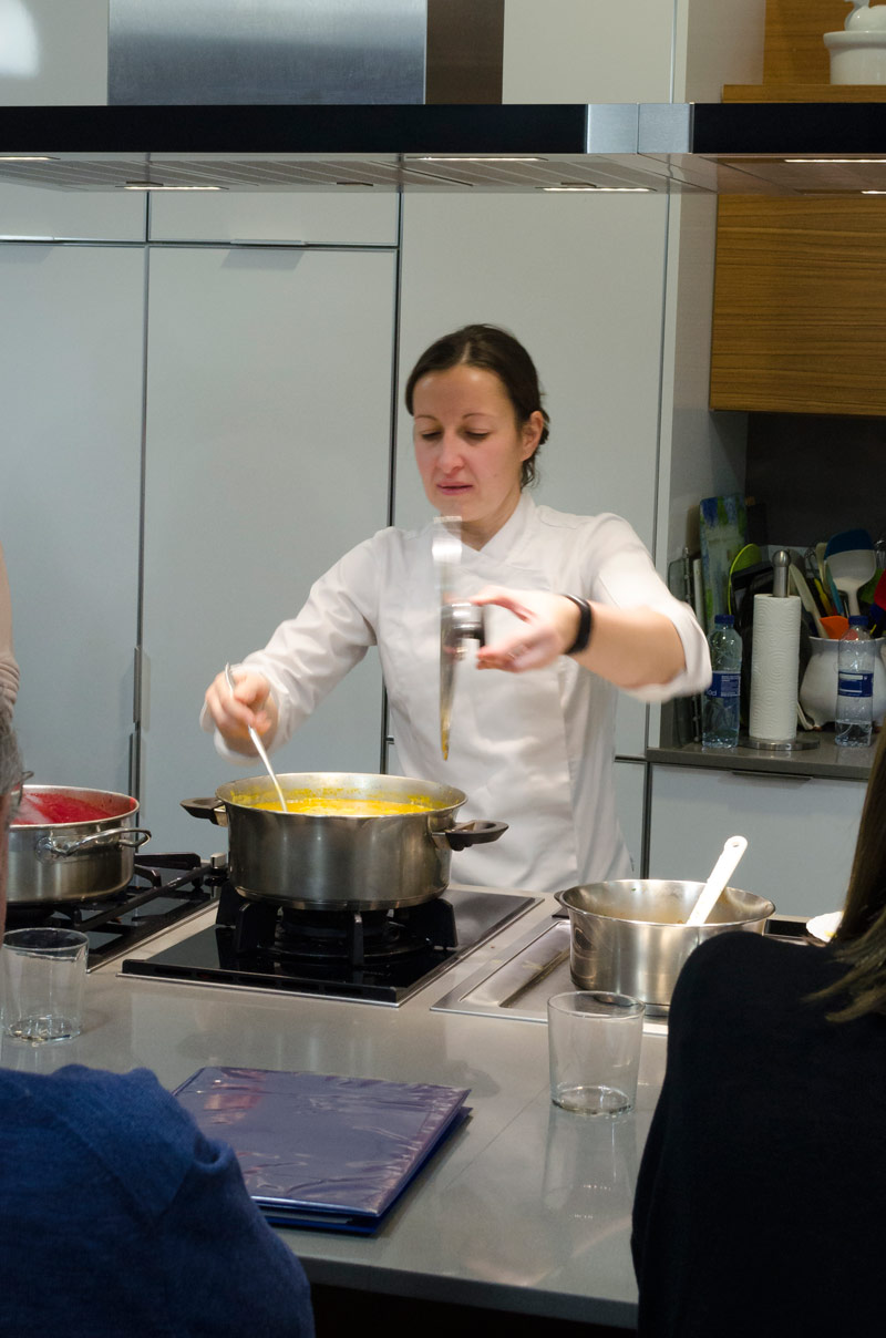 Curso de cocina. Cenas ligeras. Preparando sopa Thai
