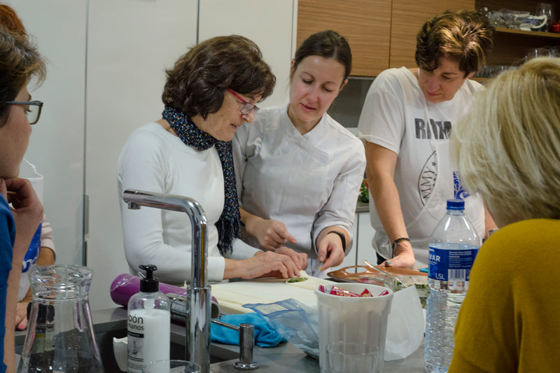 Curso de cocina. Cenas ligeras. Montando Triángulos de Acelgas