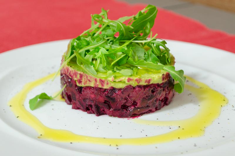 Receta tartar de aguacate y remolacha